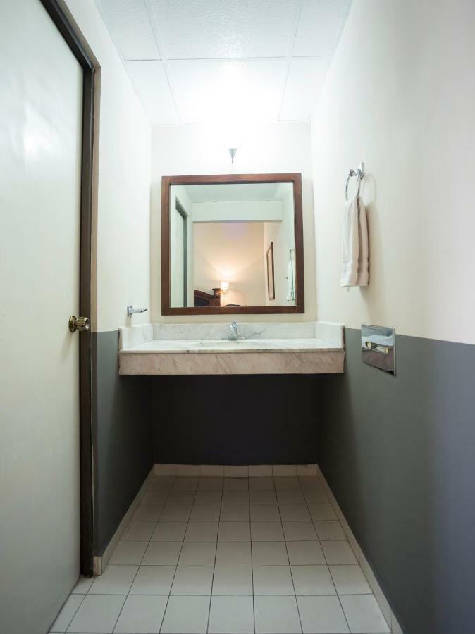 Capital O 88 Inn San Nicolás de los Garzas Εξωτερικό φωτογραφία